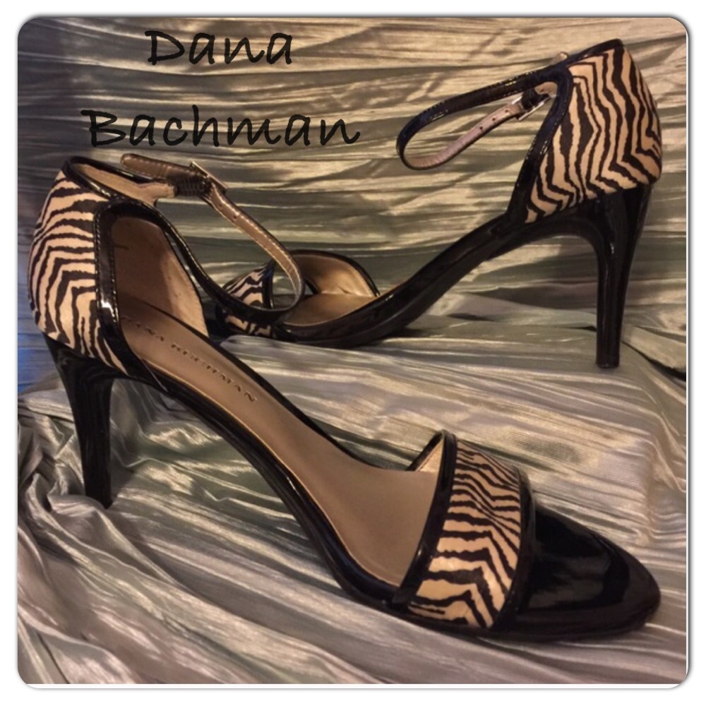 Super cute animal print heels!